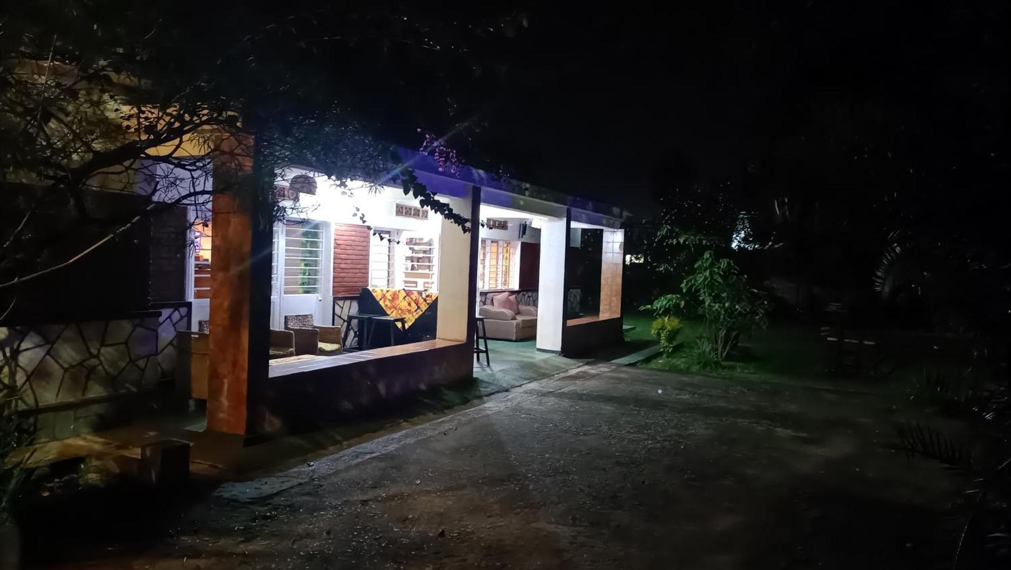 Colibri Taverne & Guest House Gisenyi Eksteriør bilde
