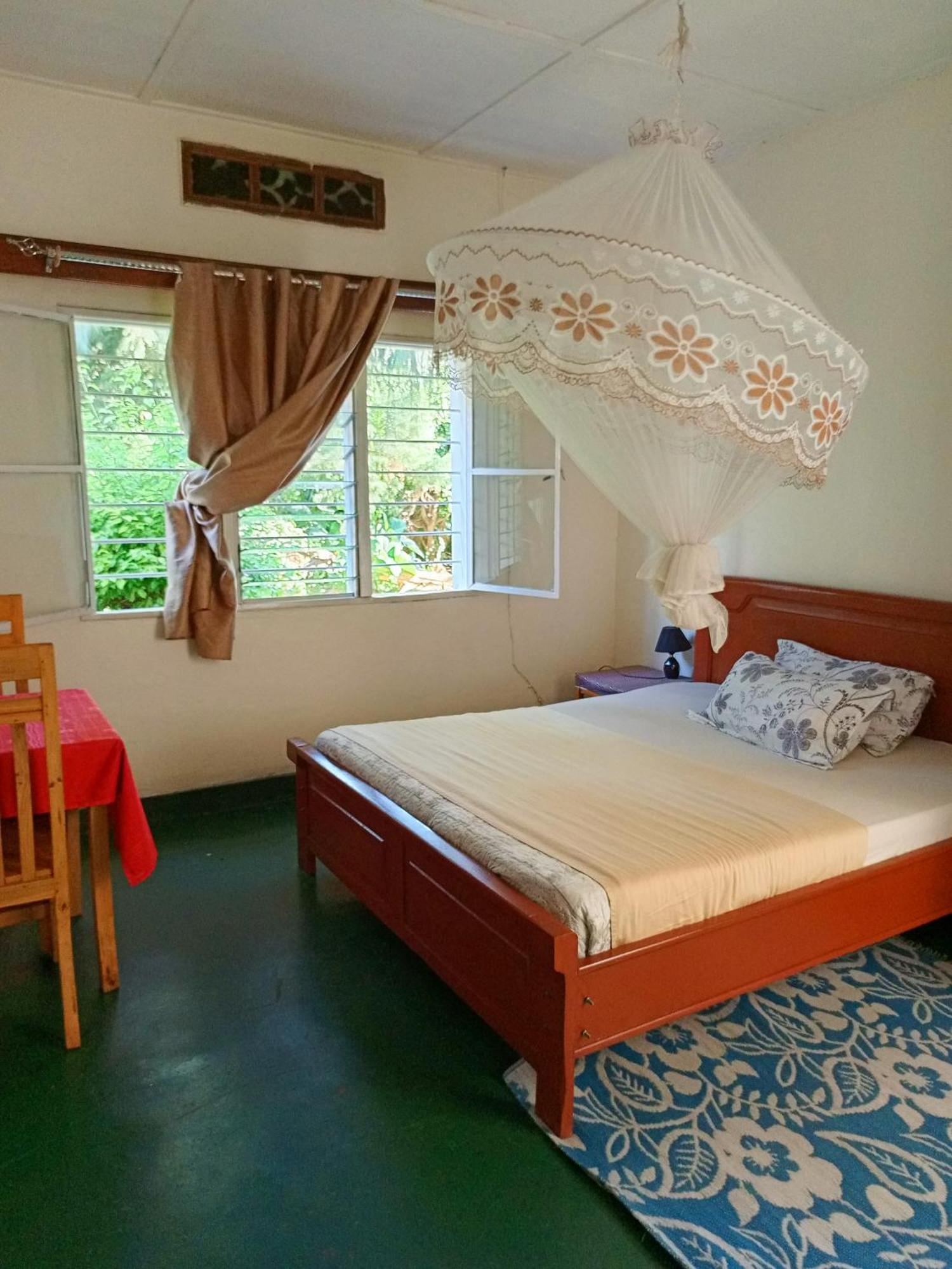 Colibri Taverne & Guest House Gisenyi Eksteriør bilde